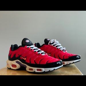 Hot Pink Nike AirMax Plus